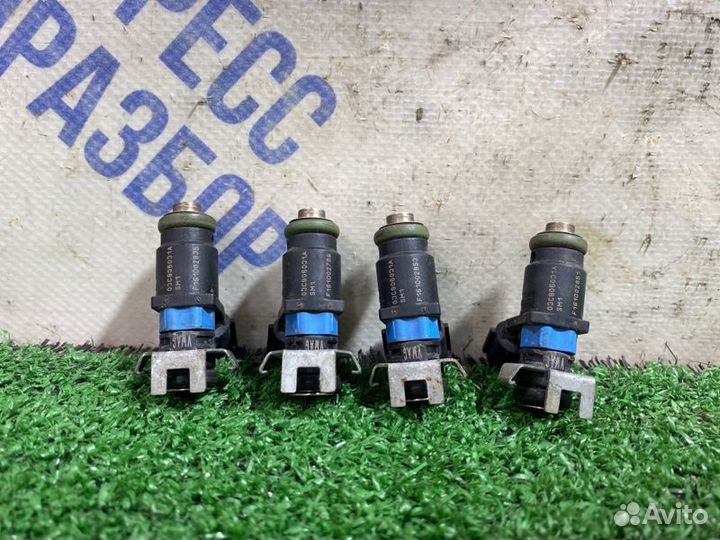 Форсунка топливная Volkswagen Jetta седан 1.6 CFN