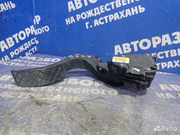 Педаль газа Audi A4B6 седан BFB 2002