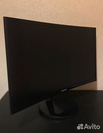 Изогнутый монитор Samsung 24