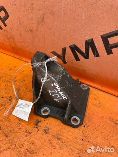 Крепление подушки двс правое Toyota Mark Ii JZX100