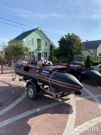 Лодка с мотором и прицепом