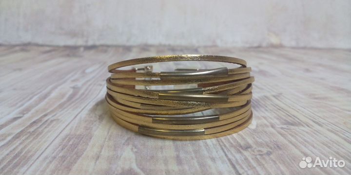 Браслет натуральная кожа золотом металл вставками