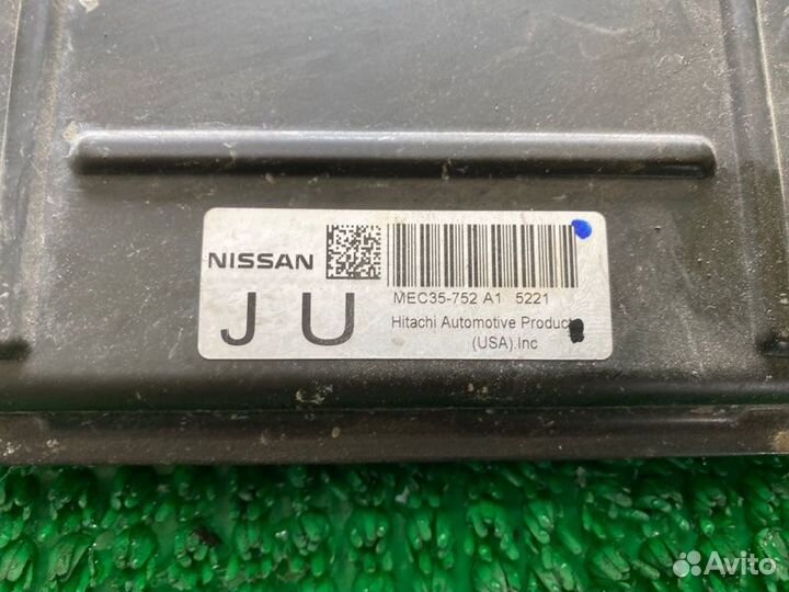 Блок управления двс Nissan Pathfinder