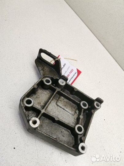 Кронштейн компрессора кондиционера Mazda Familia