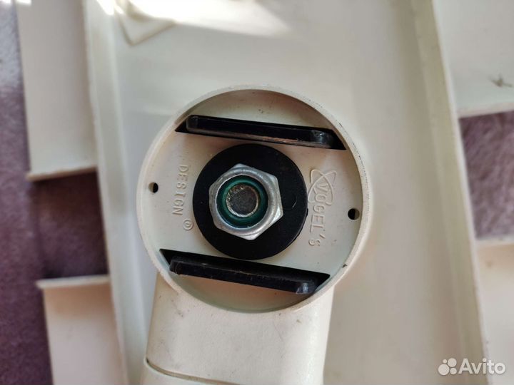 Настенная подставка под телевизор