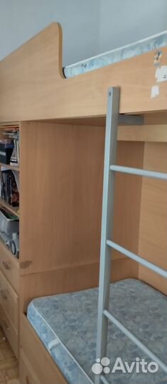 Двухъярусная кровать