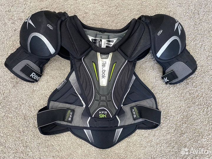 Нагрудник хоккейный Reebok 9k