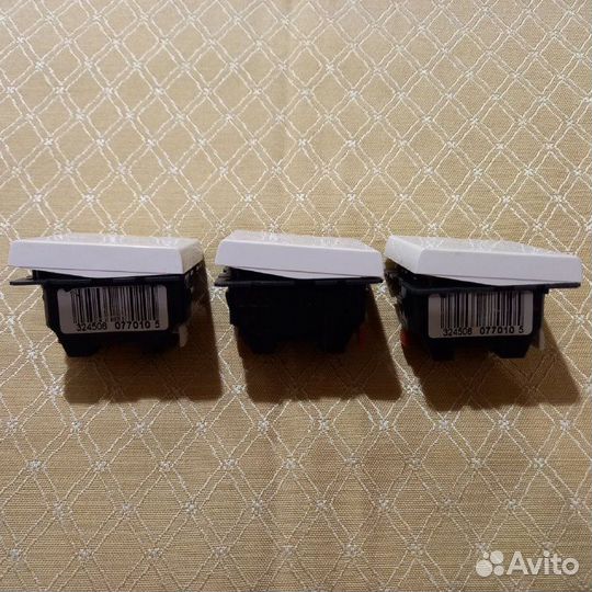 Легранд Мозаик выключатель 077010, 3шт