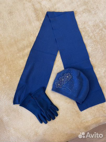 Шапка зимняя с шарфом и перчатками