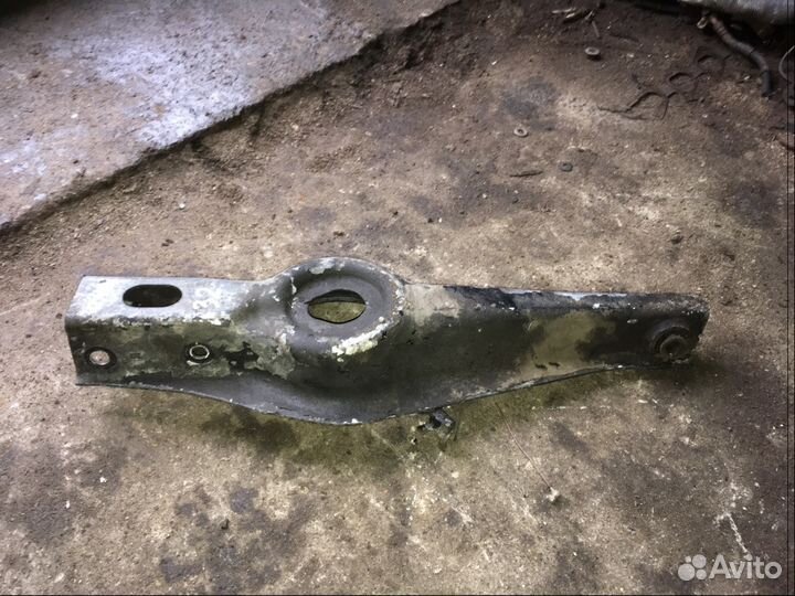 Рычаг задний правый лодочка Peugeot 406 Пежо 406