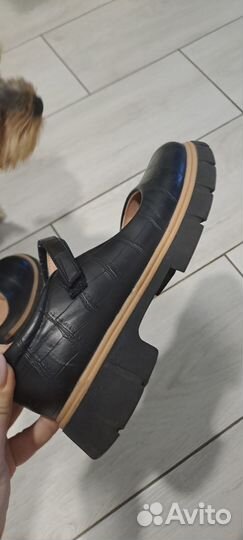 Продам школьные туфли