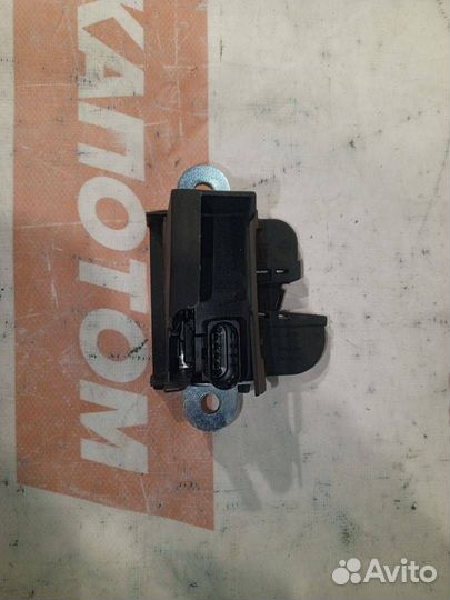 Замок багажника Volkswagen Tiguan 2009 3C9827645A