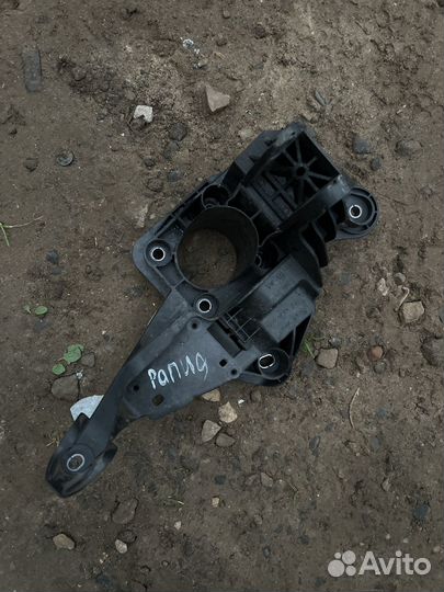 Кронштейн педали тормоза skoda rapid