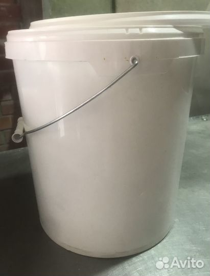 Ведро пластиковое с крышкой бу