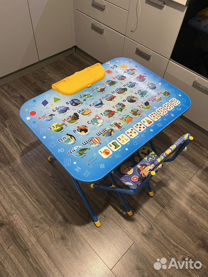 Детский стол И стульчик