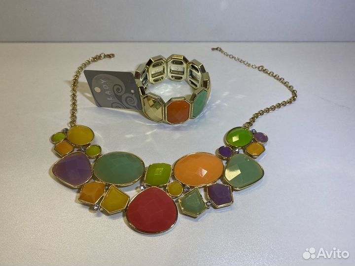 Комплект бижутерии ожерелье и браслет