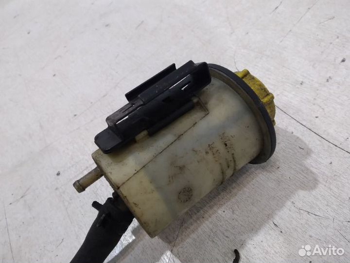 Бачок гидроусилителя передний Land Rover Discovery