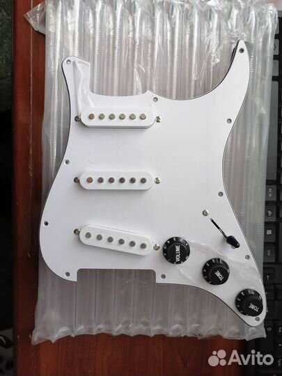 Пикгард Stratocaster SSS