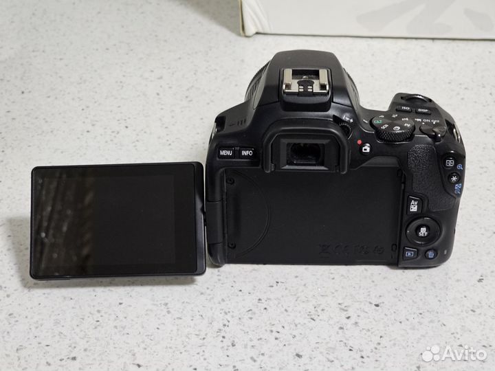 Название Canon D250