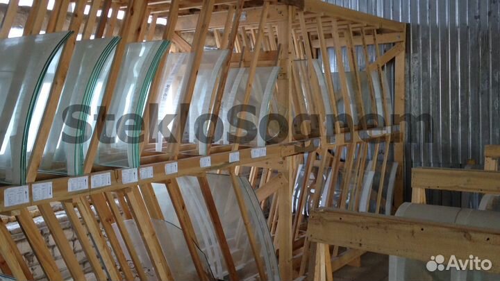 Стекло боковое для витрины Полюс (Карбома)