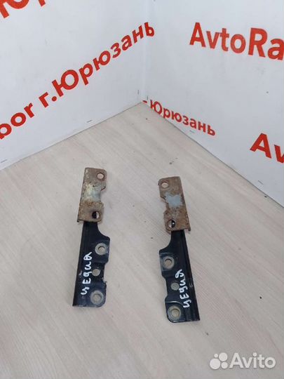 Петли капота Mitsubishi Lancer Cedia