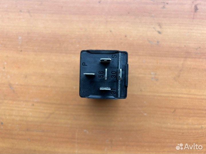 Реле Vw Caravelle Т4 ACU 1995