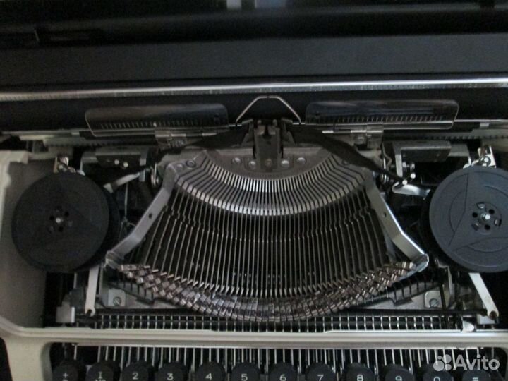 Машинка пишущая портативная механическая 