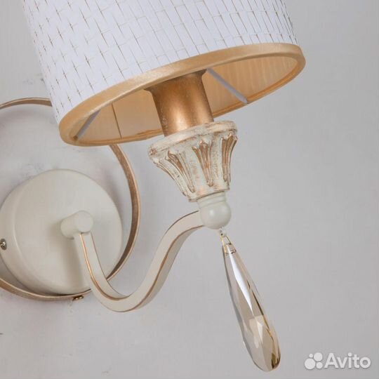 Бра Favourite в спальню модерн 1 лампа