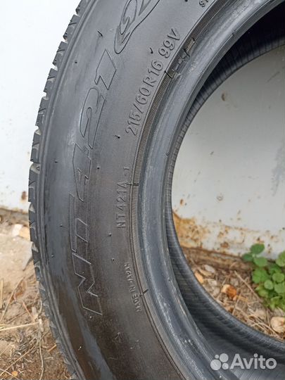 Nitto NT421A 215/60 R16
