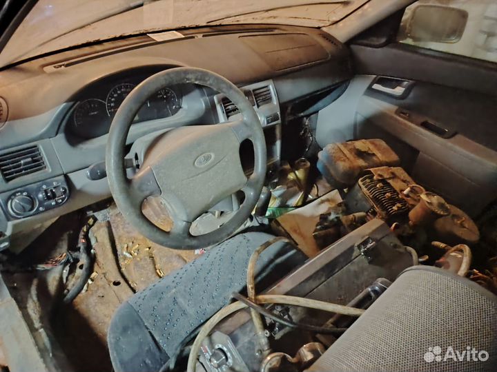 LADA Priora 1.6 МТ, 2010, битый, 150 000 км