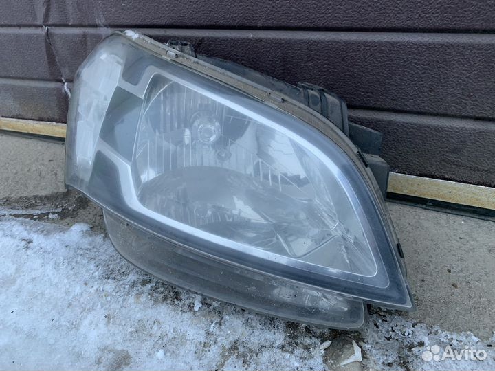 Kia Soul 10 - Фара правая