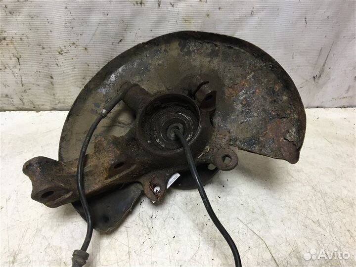 Кулак поворотный задний левый Audi 80/90 B3