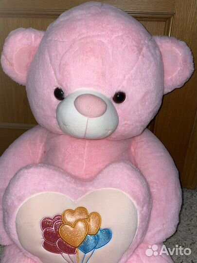 Большой плюшевый медведь