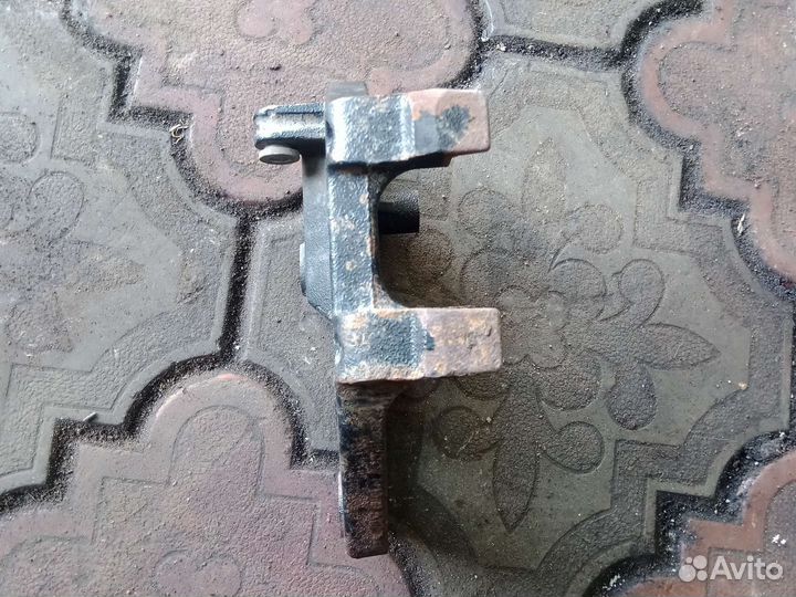 Кронштейн компрессора кондиционера Киа спектра 1.6