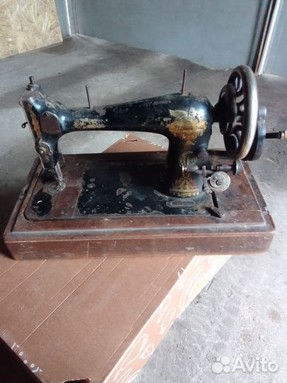 Швейная машина Singer