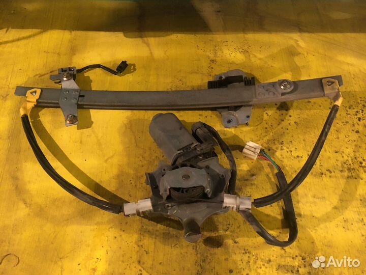 Стеклоподъемник Mazda Famili 2000гв