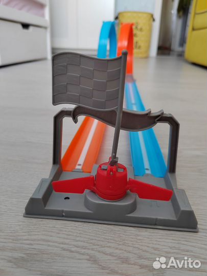 Трек Hot wheels петля