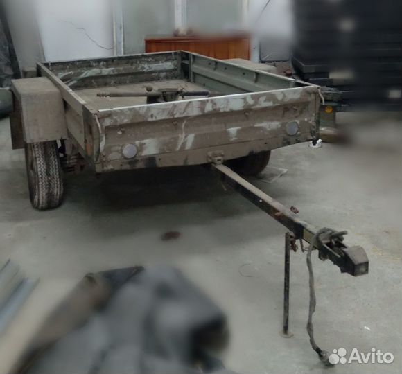 Автомобильный прицеп легковой