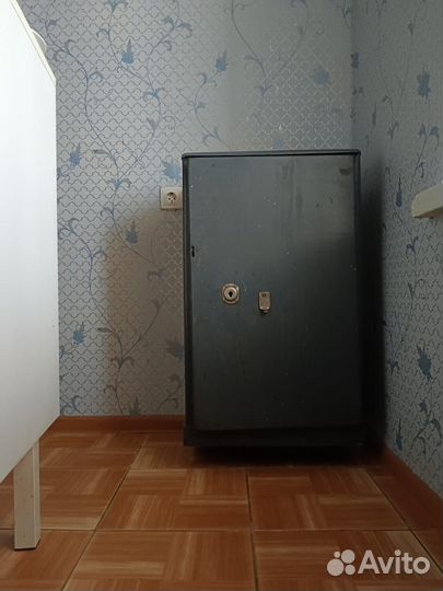 Сейф металлический