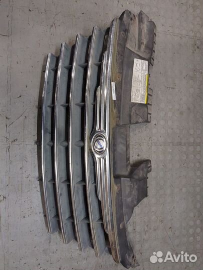 Решетка радиатора Chrysler Voyager, 2008