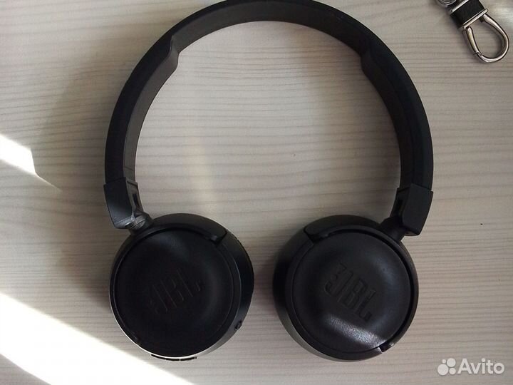 Беспроводные наушники jbl