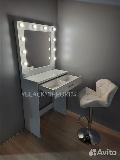 Стол туалетный под барный стул с зеркалом