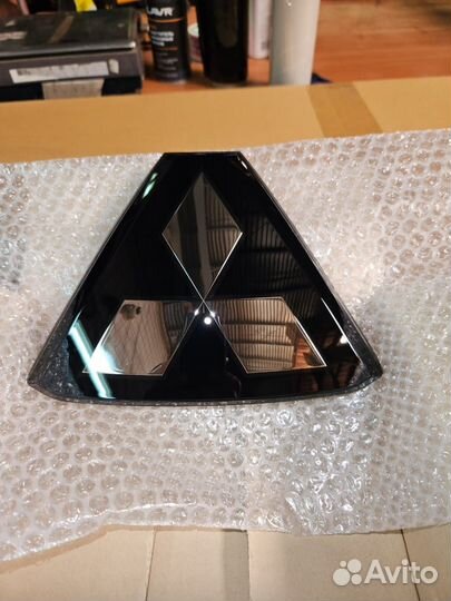 Эмблема Mitsubishi 7450B327