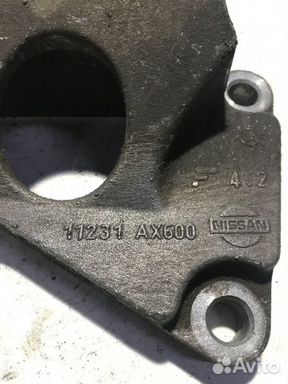 Кронштейн двигателя правый Nissan Note E11