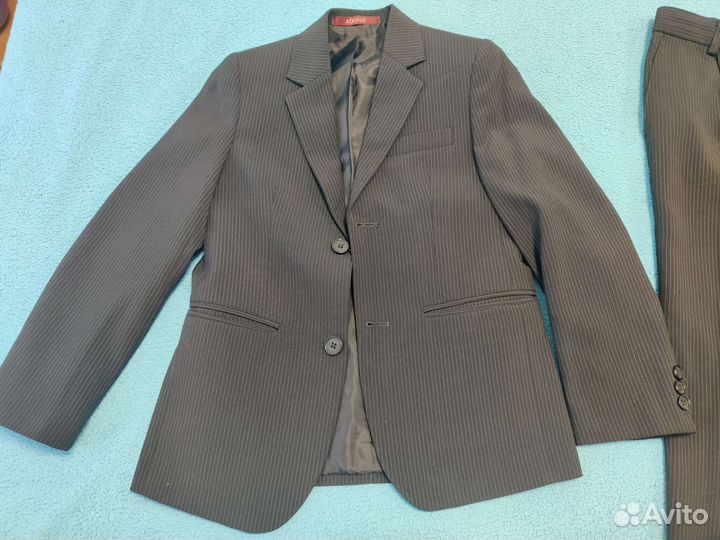 Детскии костюм-тройка классический