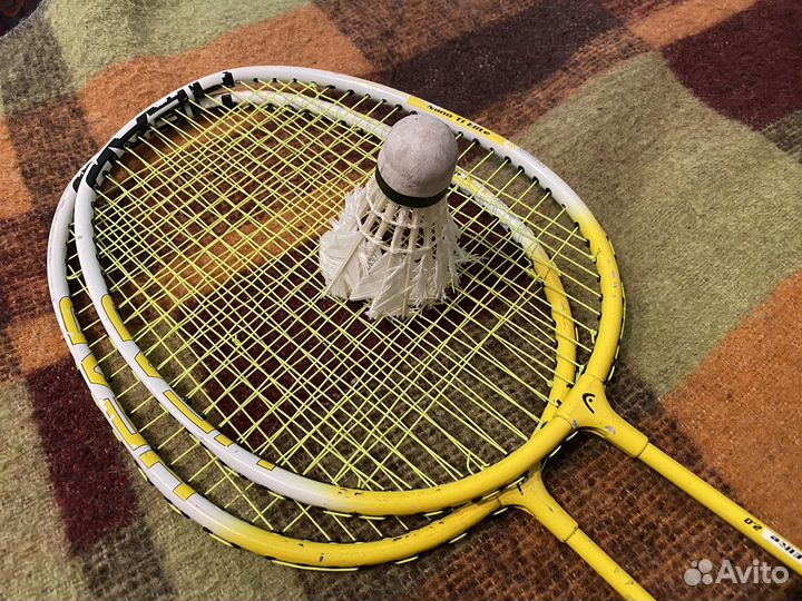 Теннисная ракетка с сеткой для стадиона