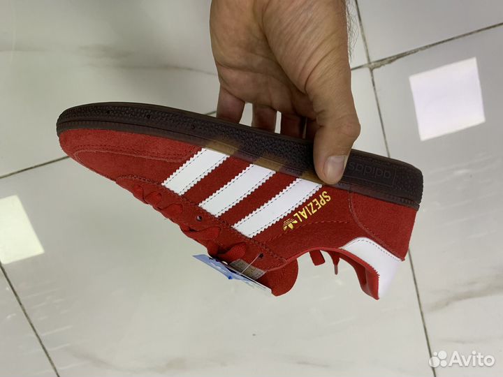 Красные кеды adidas