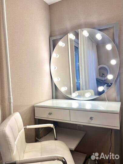 Гримерное зеркало с LED лампами в салон