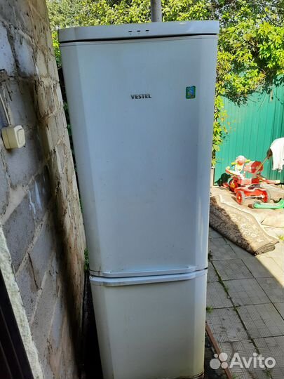 Холодильник бу(не морозит)