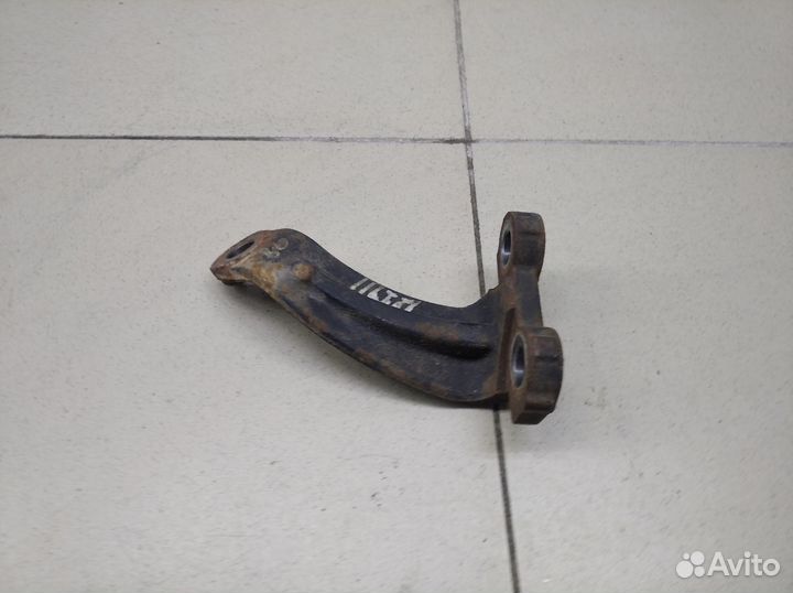 Кронштейн (сопут. товар) Fortuner 2015